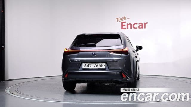 Lexus UX250h 2019 — Фото 4/20