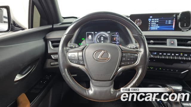 Lexus UX250h 2019 — Фото 12/20