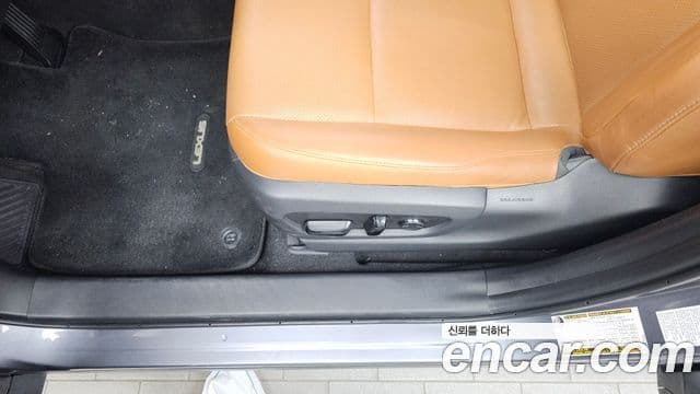 Lexus UX250h 2019 — Photo 24/30