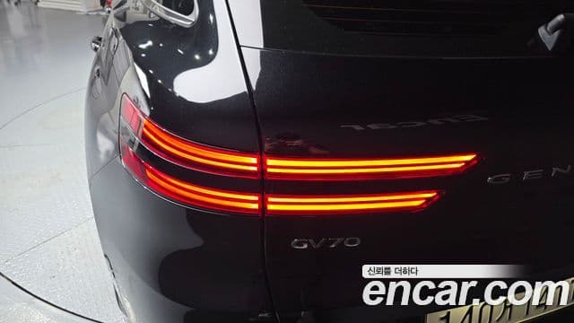 Genesis GV70 2022 — Şəkil 27/33