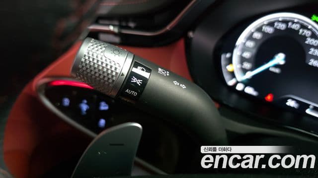 Genesis GV70 2022 — Şəkil 18/33