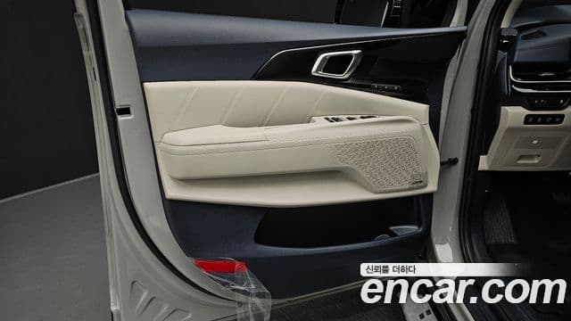 Kia Carnival 2024 — ფოტო 35/43