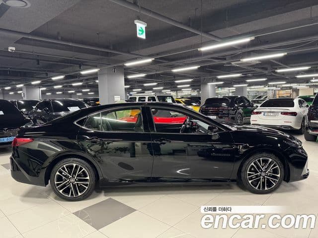 Toyota Camry 2026 — Photo 7/12