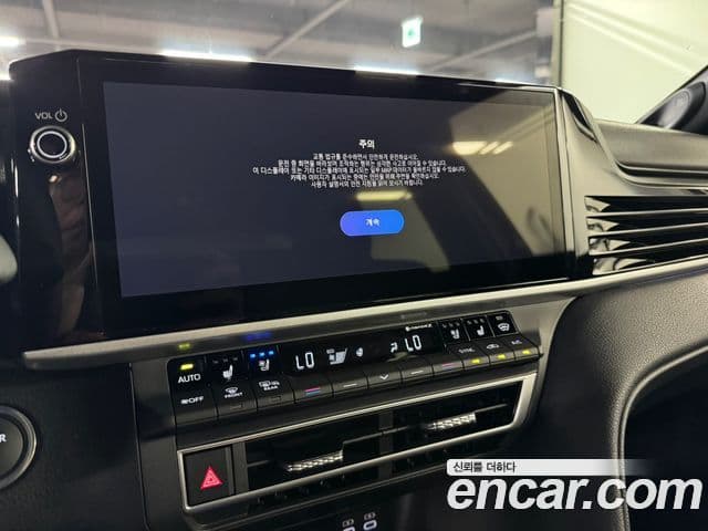 Toyota Camry 2026 — Photo 8/12