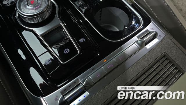 Kia Carnival 2023 — Фото 18/20