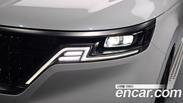 Kia Carnival 2023 — Şəkil 25/35