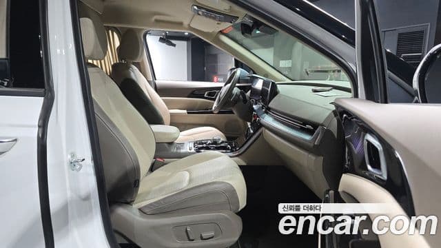 Kia Carnival 2023 — Şəkil 30/35