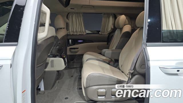 Kia Carnival 2023 — Şəkil 23/35