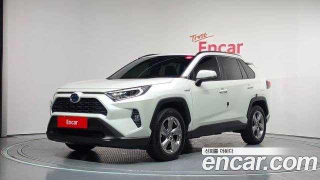 Toyota RAV4 2021 — Фото 1/20