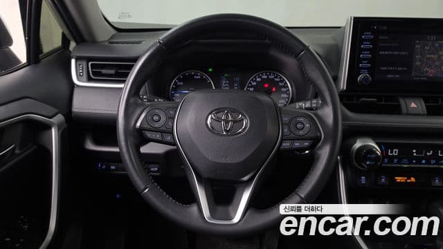 Toyota RAV4 2021 — Фото 13/20