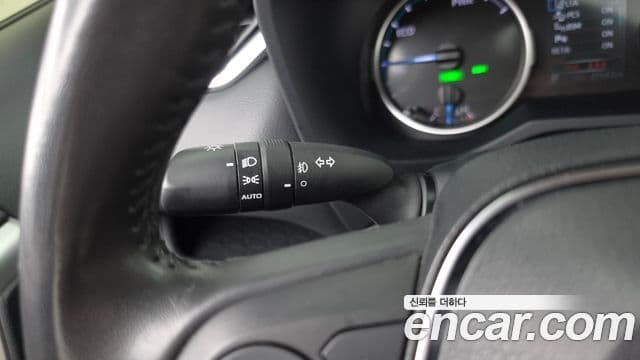 Toyota RAV4 2021 — ფოტო 30/33