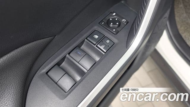 Toyota RAV4 2021 — ფოტო 25/33