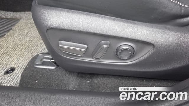 Toyota RAV4 2021 — ფოტო 23/33