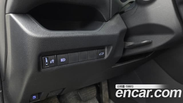 Toyota RAV4 2021 — ფოტო 17/33