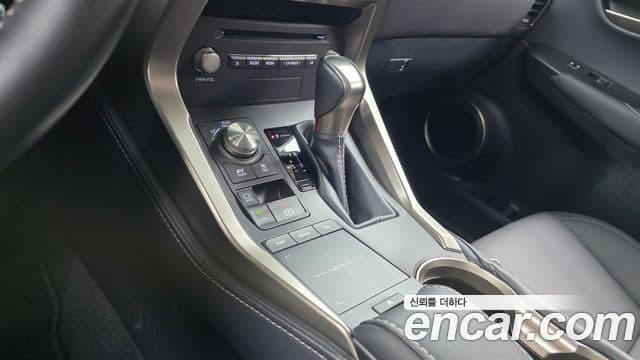 Lexus NX300h 2021 — Фото 9/20