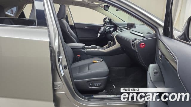 Lexus NX300h 2021 — ფოტო 4/32
