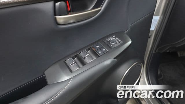 Lexus NX300h 2021 — ფოტო 29/32