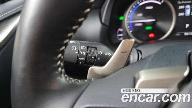 Lexus NX300h 2021 — ფოტო 27/32
