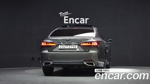 Lexus LS500 2021 — Şəkil 8/20