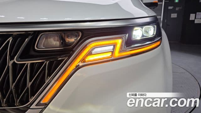Kia Carnival 2021 — ფოტო 7/36