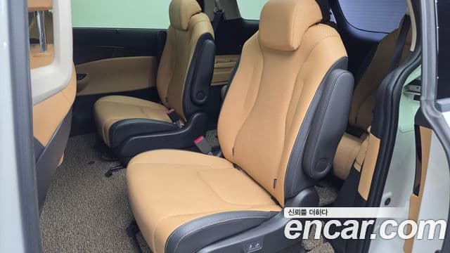Kia Carnival 2021 — ფოტო 13/36