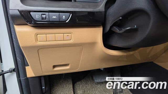 Kia Carnival 2021 — ფოტო 27/36