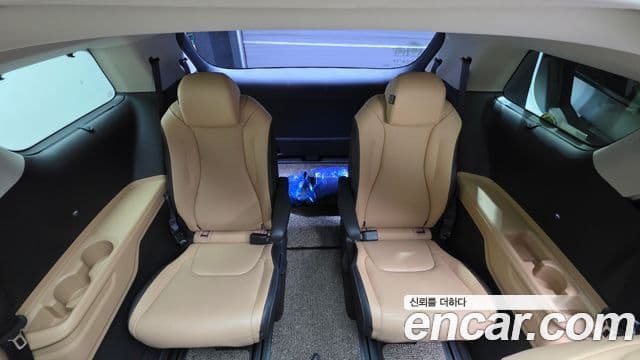 Kia Carnival 2021 — ფოტო 14/36