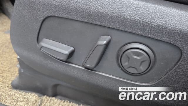 Kia Carnival 2021 — ფოტო 29/36