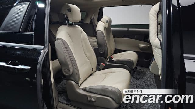 Kia Carnival 2024 — Photo 16/35