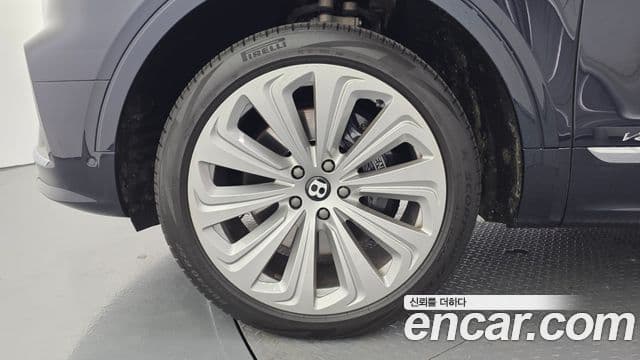 Bentley Bentayga 2022 — Şəkil 13/20