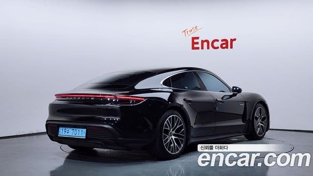Porsche Taycan 2022 — ფოტო 14/36