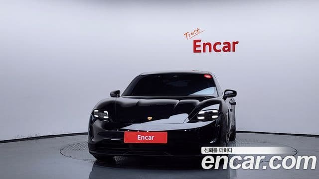 Porsche Taycan 2022 — ფოტო 9/36