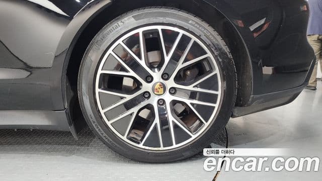 Porsche Taycan 2022 — ფოტო 15/36