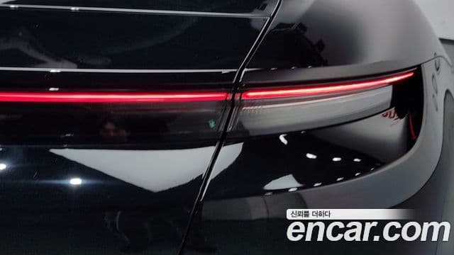 Porsche Taycan 2022 — ფოტო 28/36