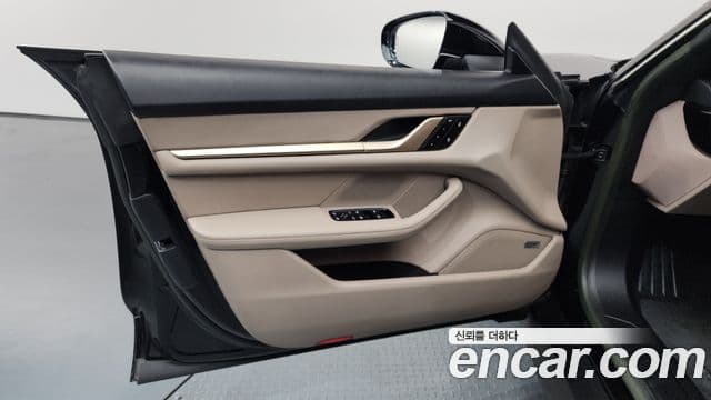 Porsche Taycan 2022 — ფოტო 16/36