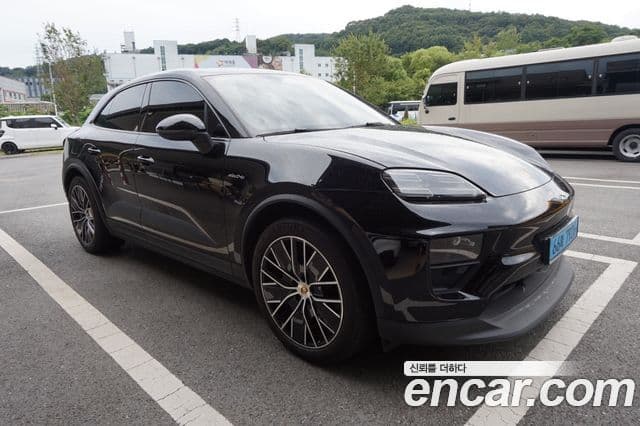 Porsche Macan EV 2025 — Photo 4/20