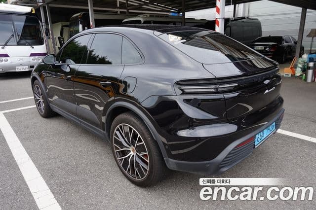 Porsche Macan EV 2025 — Photo 18/20
