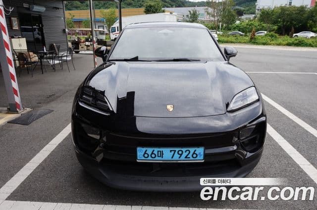 Porsche Macan EV 2025 — Photo 13/20
