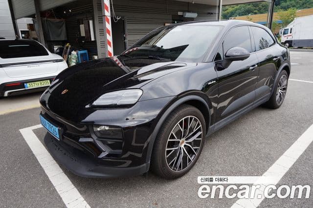 Porsche Macan EV 2025 — Photo 17/20