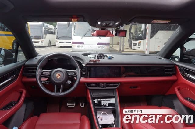 Porsche Macan EV 2025 — Photo 8/20