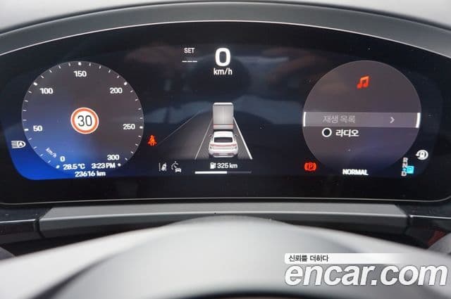 Porsche Macan EV 2025 — Photo 2/20