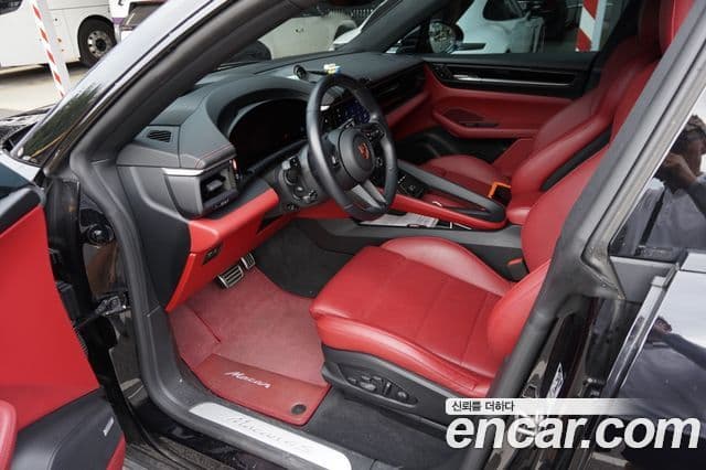 Porsche Macan EV 2025 — Photo 6/20
