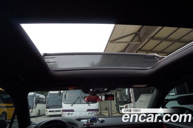 Porsche Macan EV 2025 — Photo 14/20