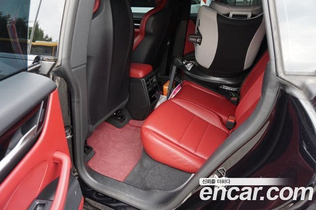 Porsche Macan EV 2025 — Photo 19/20