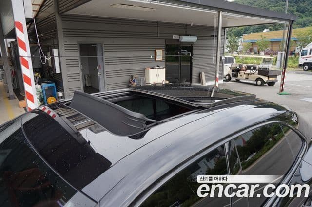 Porsche Macan EV 2025 — Photo 20/20