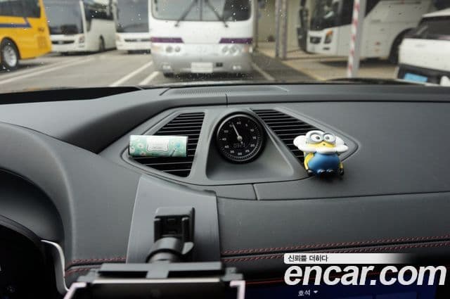 Porsche Macan EV 2025 — Photo 16/20