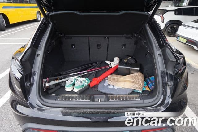 Porsche Macan EV 2025 — Photo 7/20