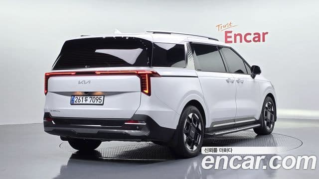 Kia Carnival 2023 — Фото 2/20