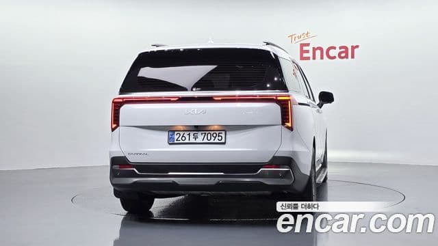 Kia Carnival 2023 — Фото 4/20