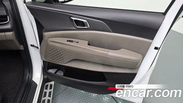 Kia Carnival 2023 — Şəkil 22/34